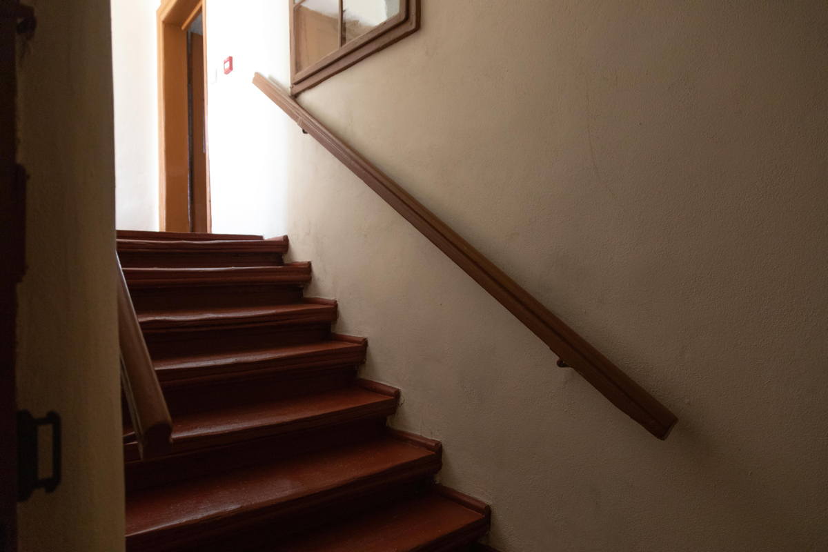 Stairs to women’s gallery