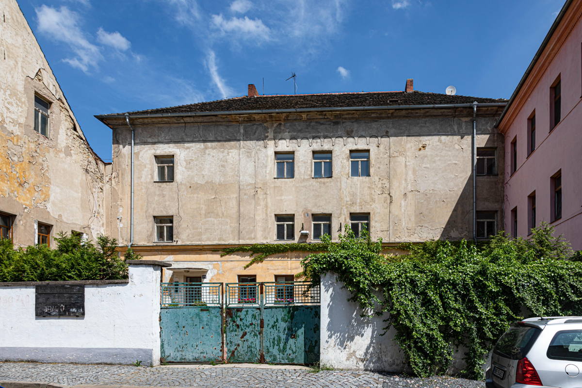 Synagogue school & Rabbi’s house Now private residences and businesses