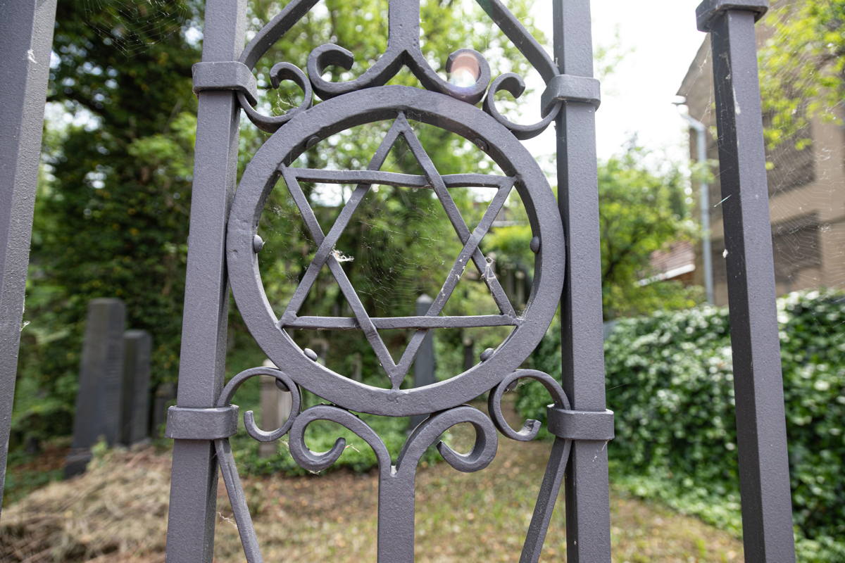 Newer Jewish Cemetery desecrated after war, no markers left