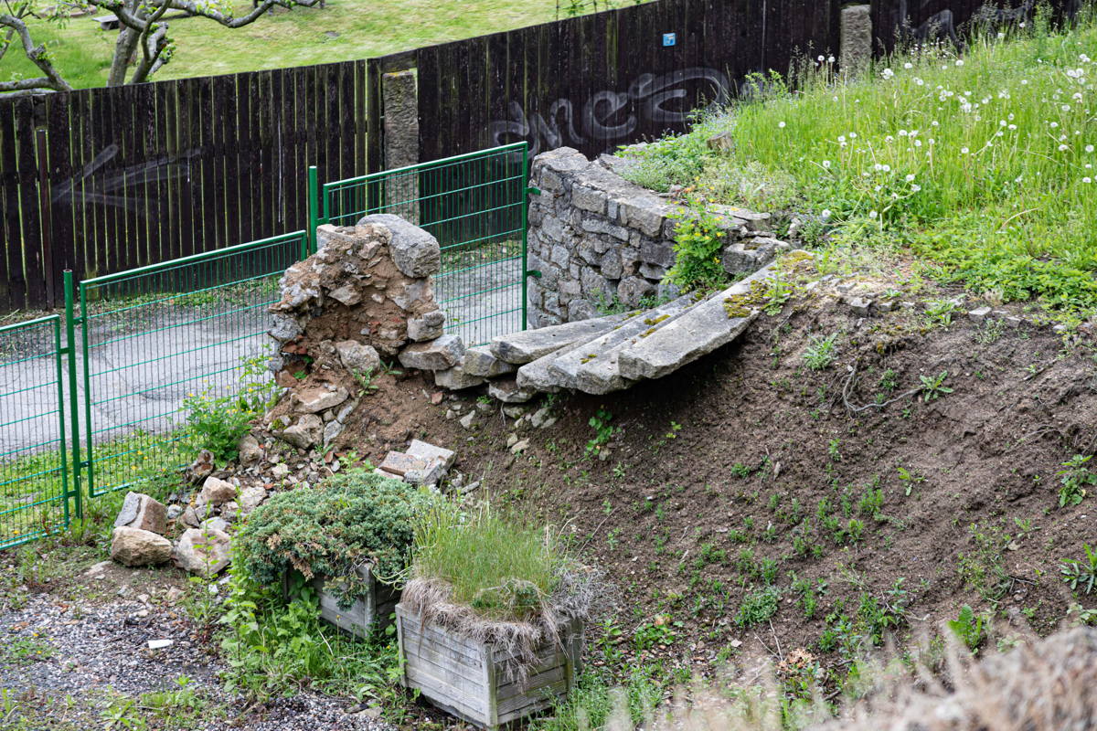 Only stairs remain of synagogue