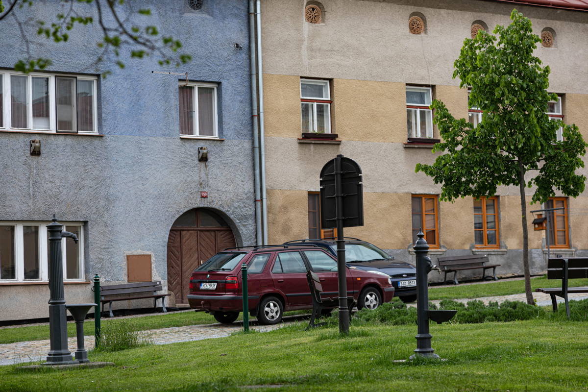 Large Jewish population clustered around Synagogue