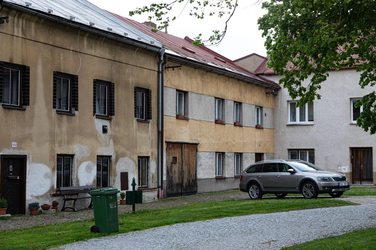 Large Jewish population clustered around Synagogue