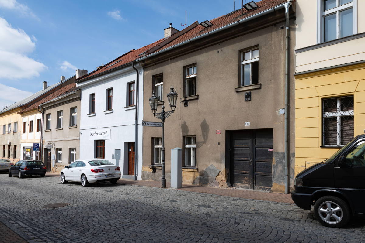 Jews clustered near center of town