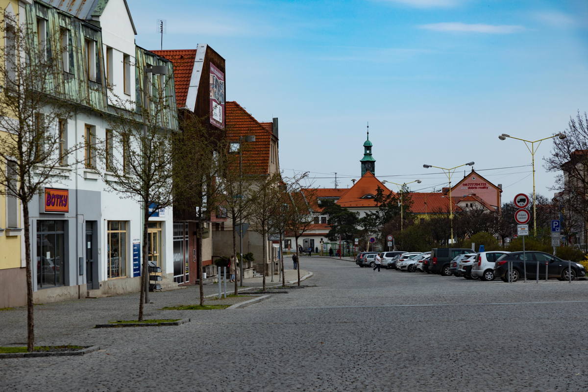 Jews and Christians lived together in this prosperous town. 