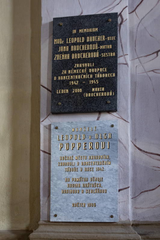 Memorial plaques