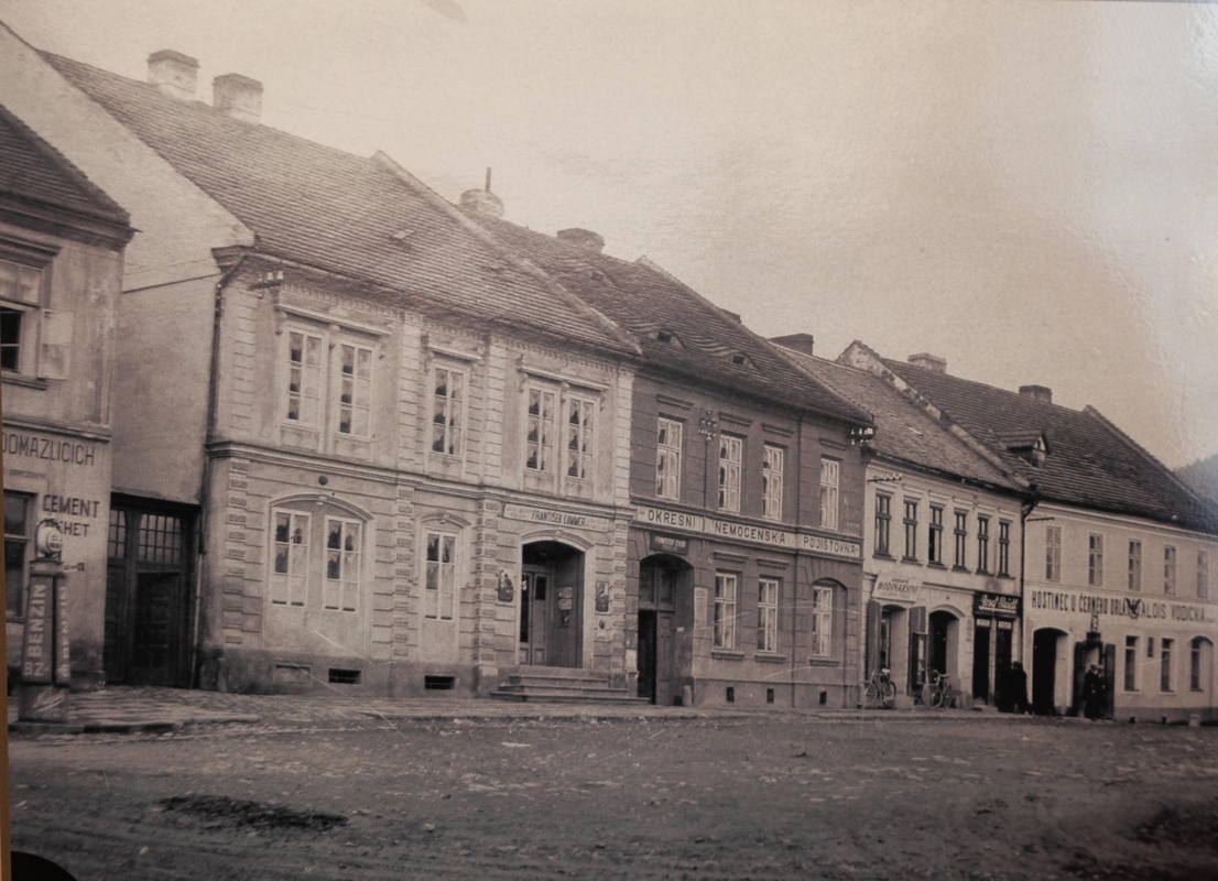 Jewish stores and homes above