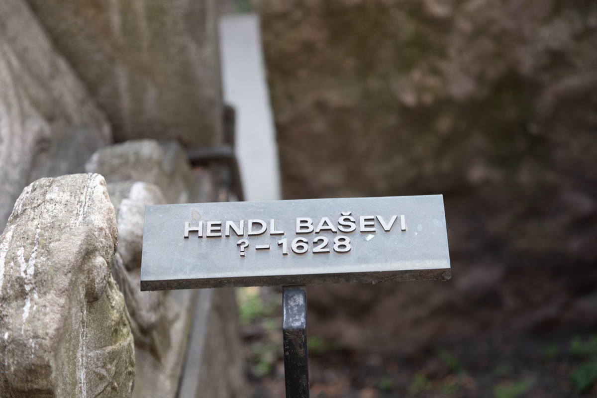 Hendl Basevi ’s grave marker
