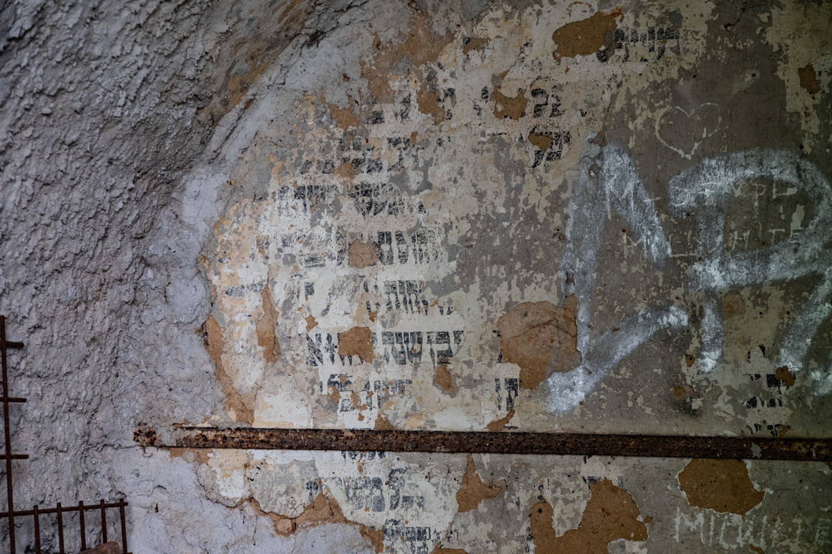 Small building beside mortuary with original Hebrew