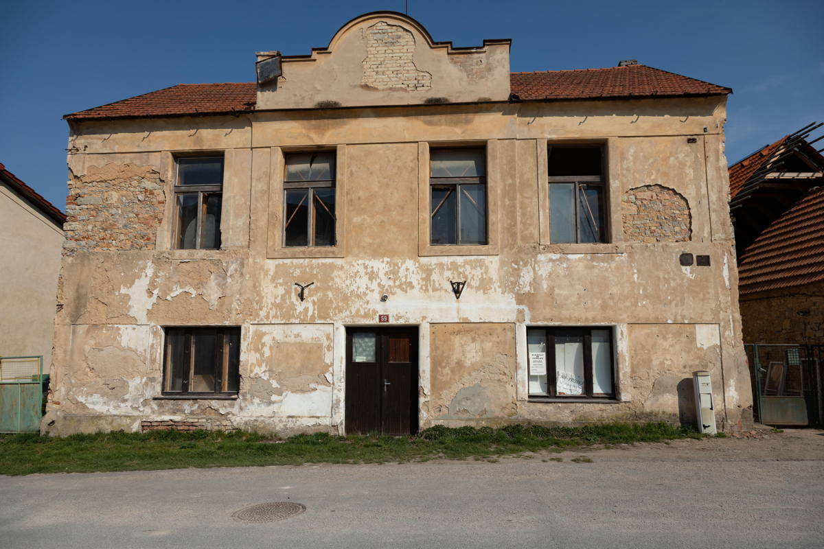 The deputy mayor lived in the Synagogue with his family after the Shoah until he renovated the house next door where he now lives.