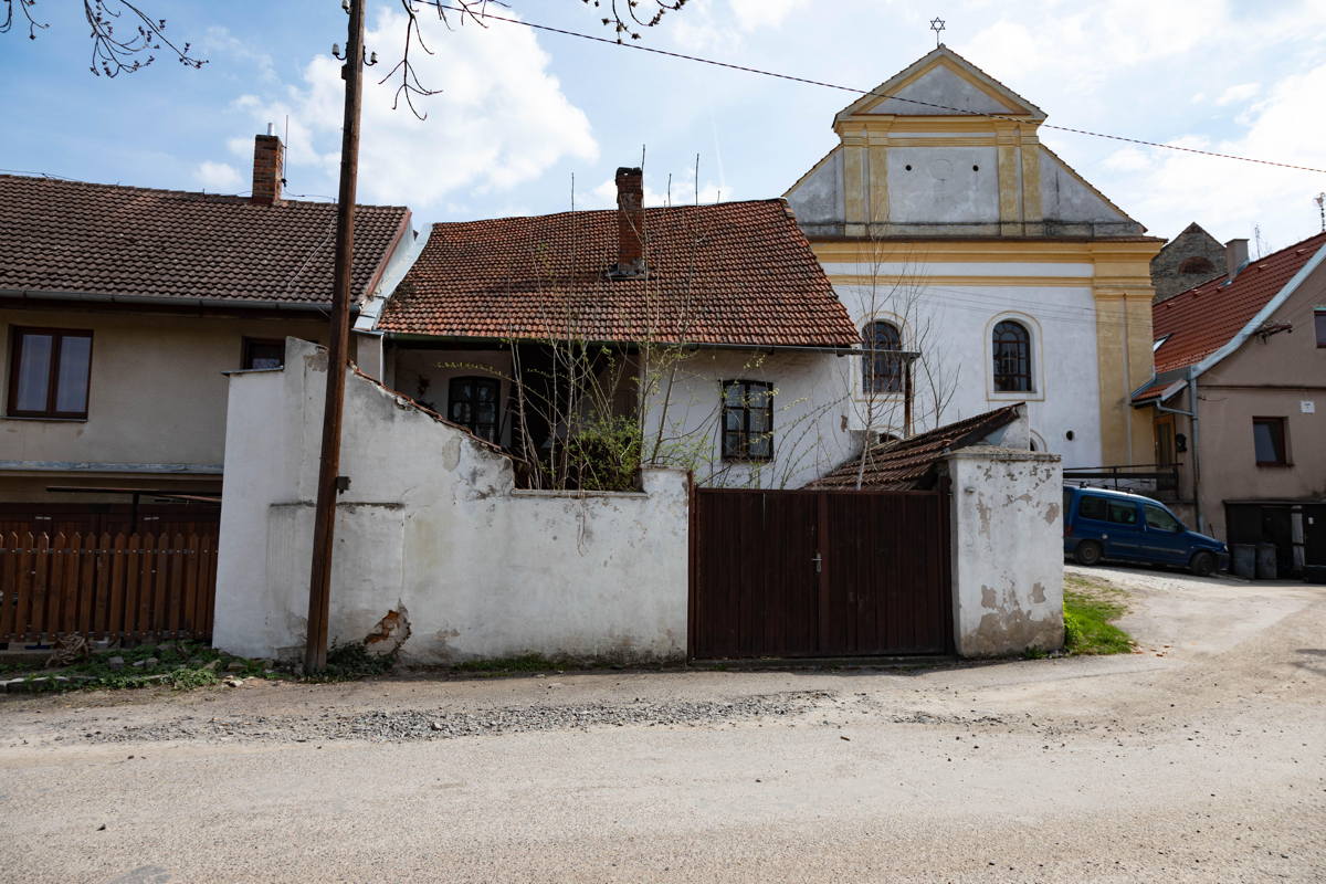 Synagogue behind