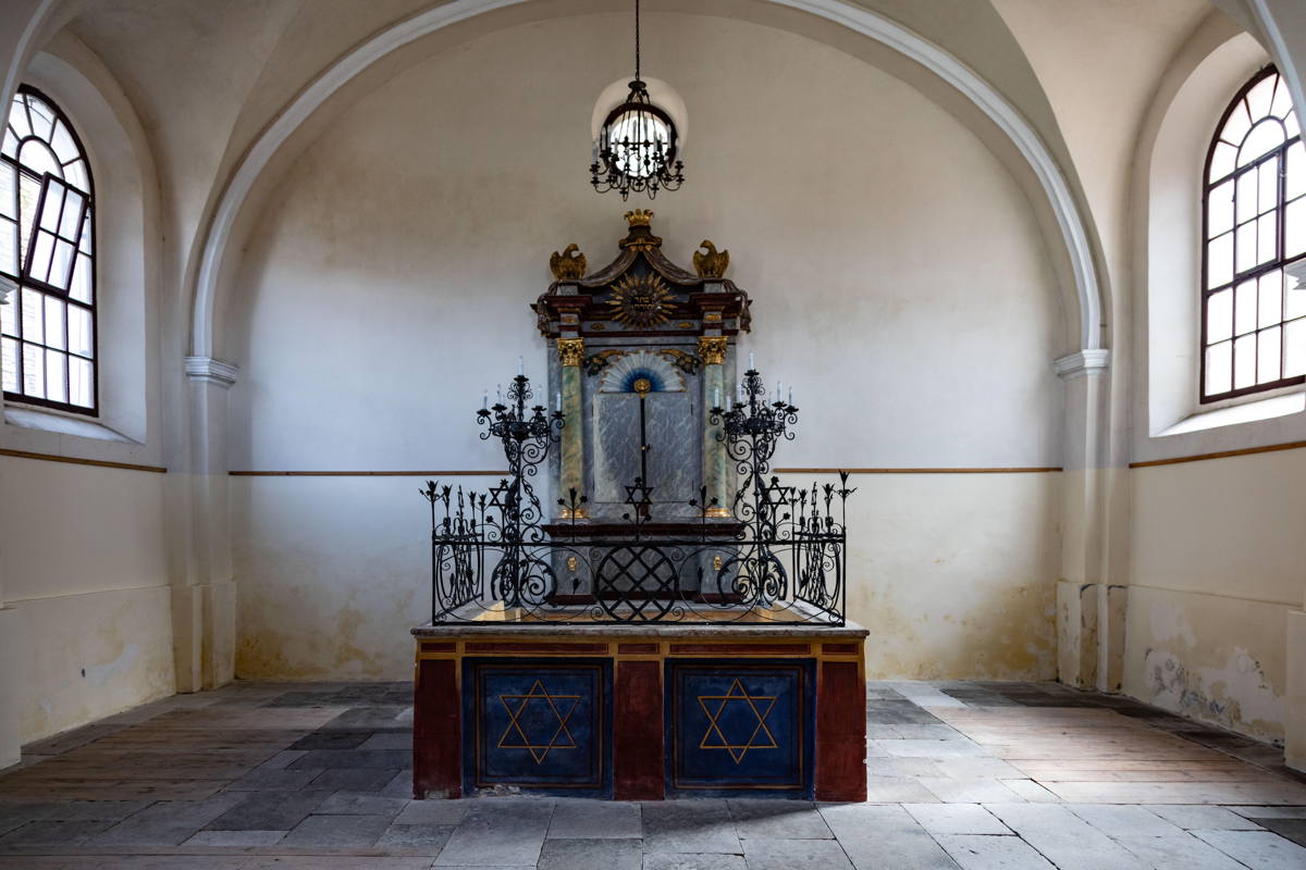 After the Shoah, the structure deteriorated. The caretaker discovered a genizah in an attic. Everything found was given to the Jewish Museum in Prague. The congregation hid those precious objects, hoping they be there when they returned.