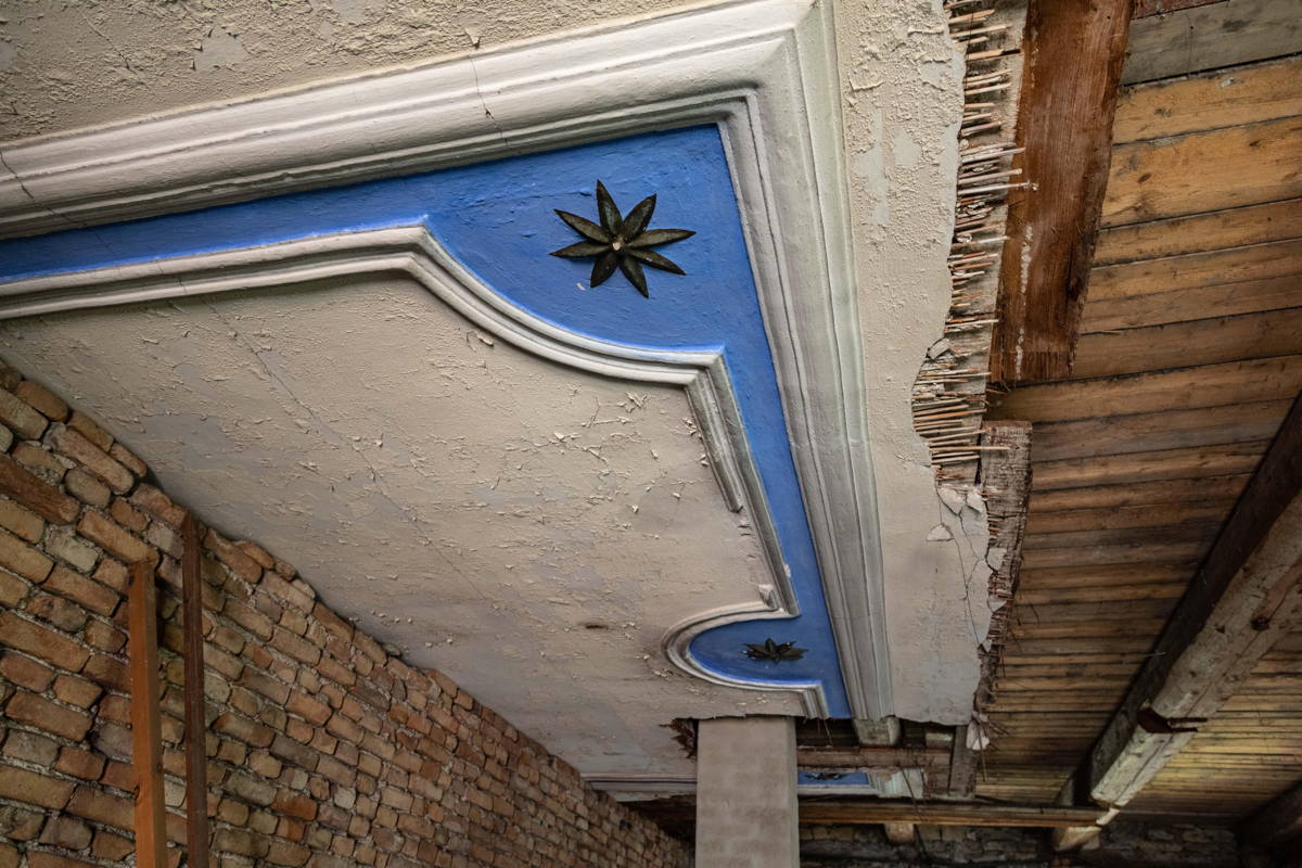 Ceiling decoration