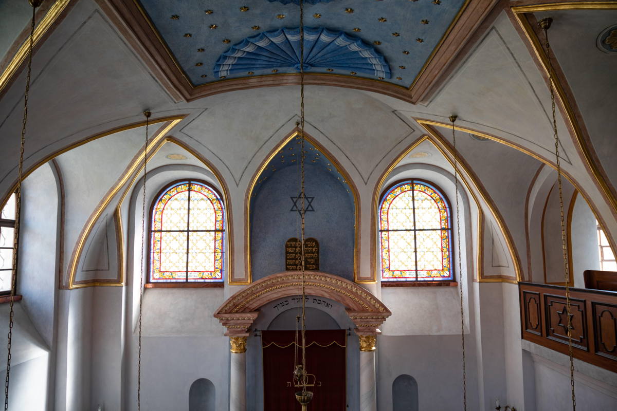 Upper view from the women’s gallery