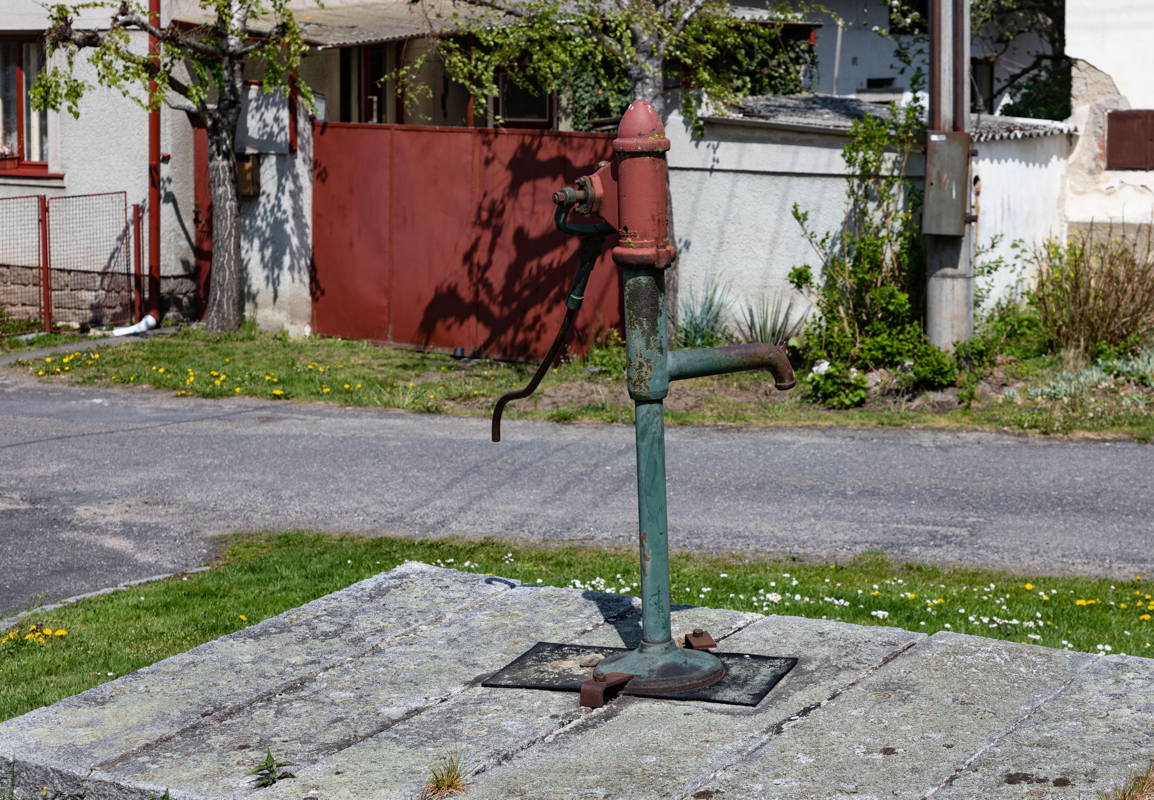 Jewish water pump