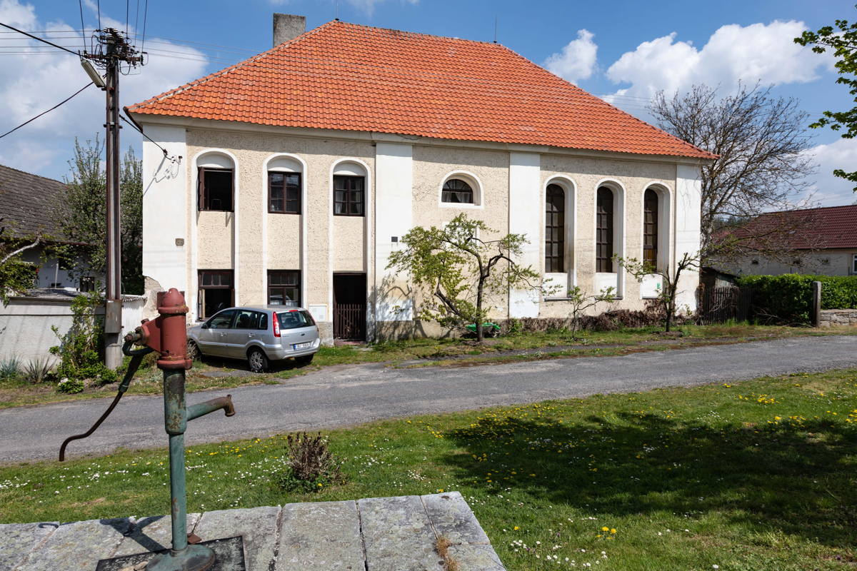 Now a private home of a couple who want to restore Synagogue