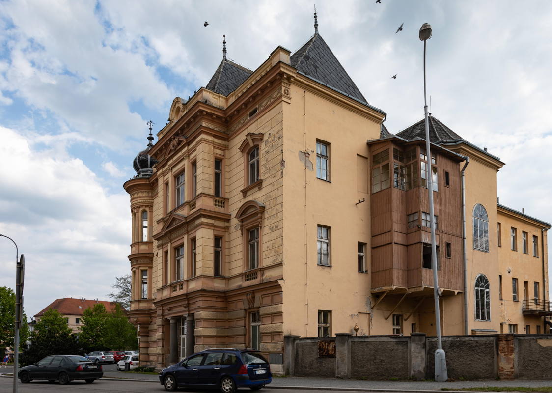 Former home of a Jewish industrialist who manufactured furs and hats.