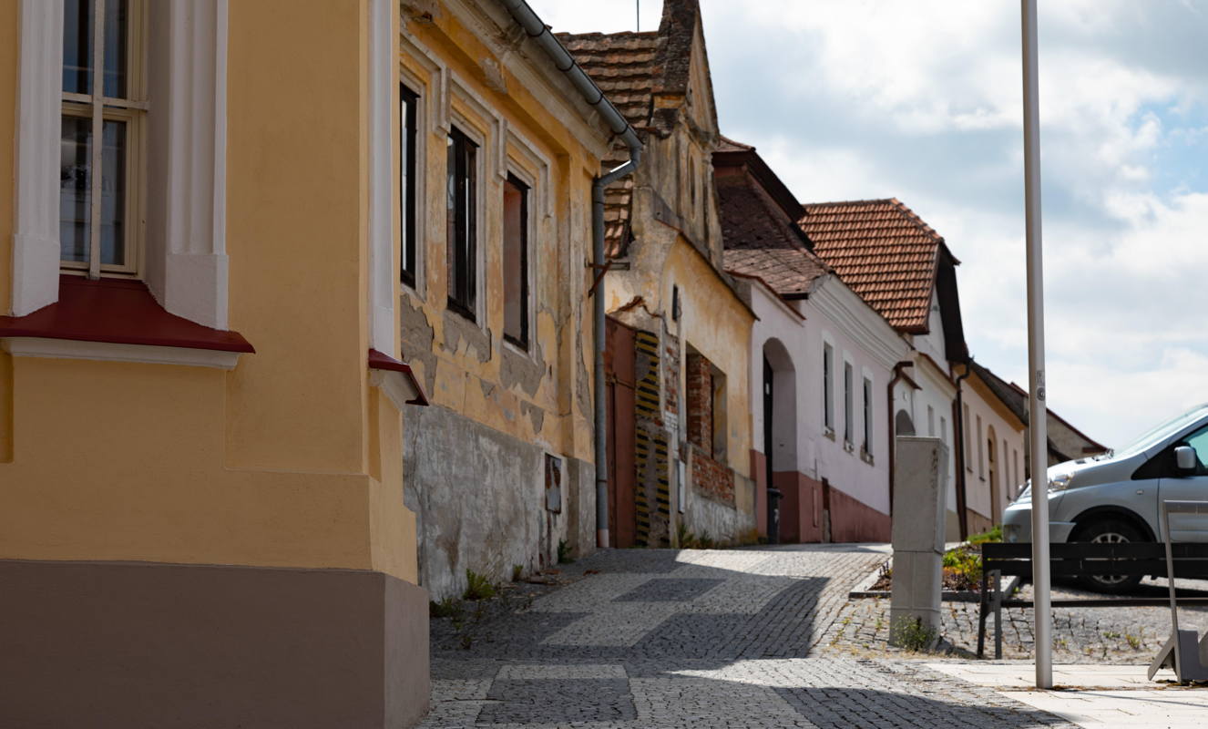 Jews lived scattered in town