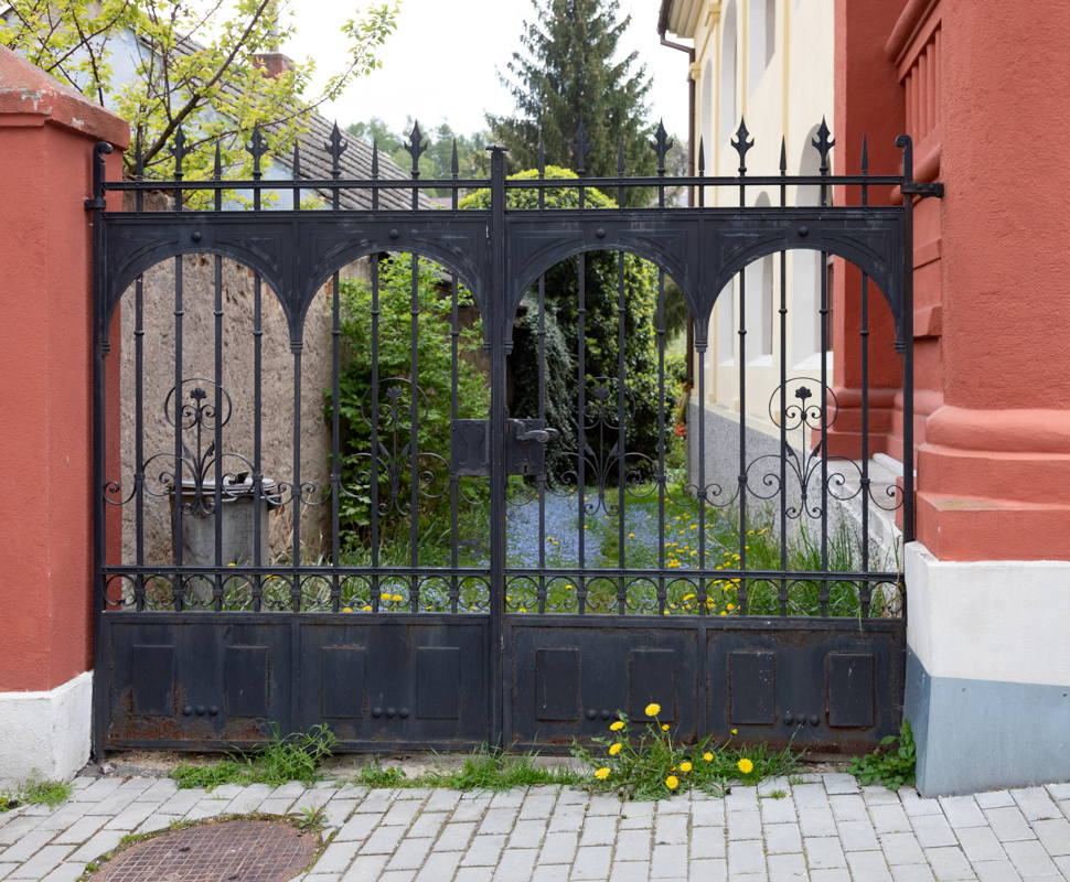 Entrance to woman’s gallery