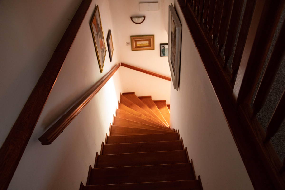 Stairs to women’s gallery