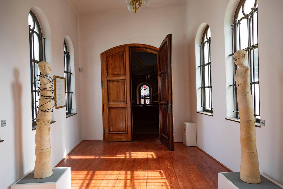 Door to women’s gallery